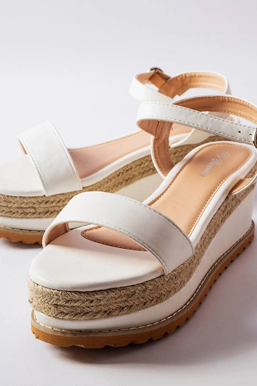 Valged Access Wedge sandaalid