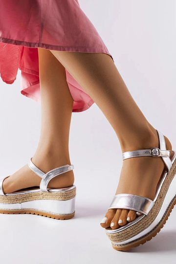 Hõbedased sandaalid... 2