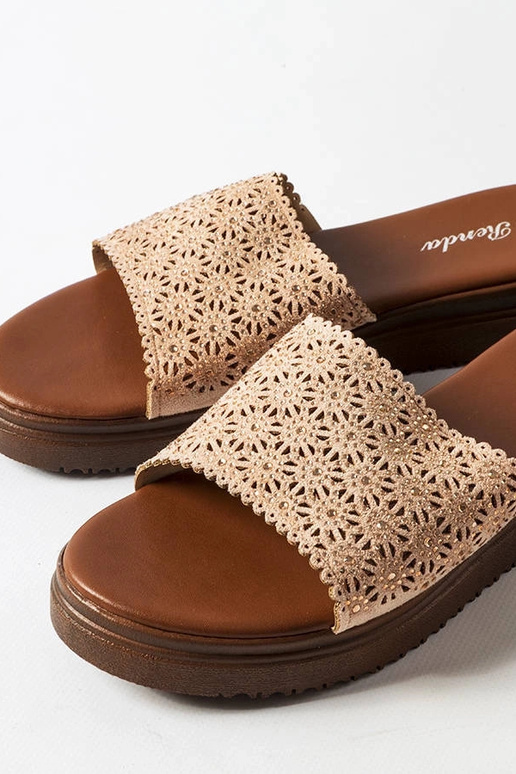 Roosad ažuursed liumäed tsirkoonidega...