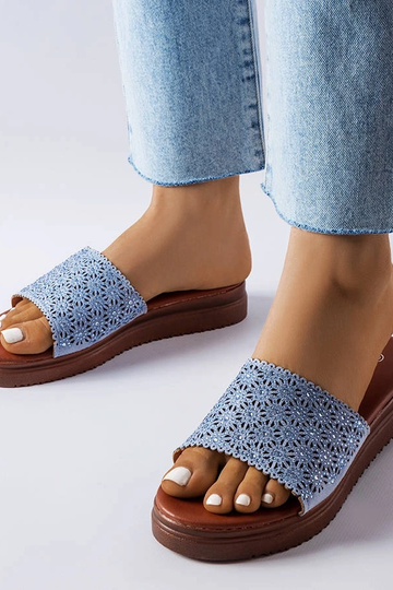 Sinised ažuursed liumäed...