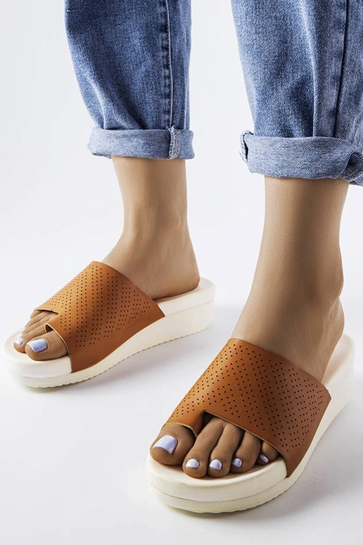 Pruunid Monferrato kiilu sandaalid