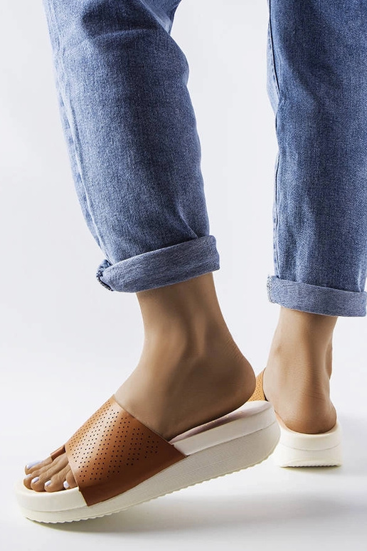 Pruunid Monferrato kiilu sandaalid