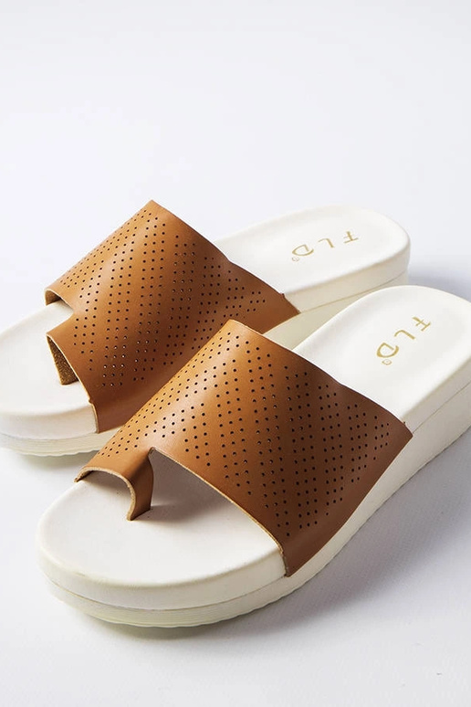 Pruunid Monferrato kiilu sandaalid