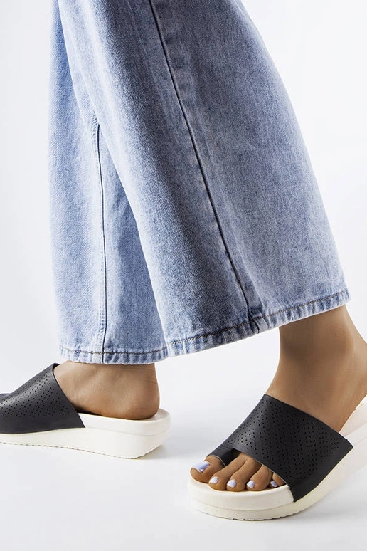 Mustad Monferrato kiilu sandaalid