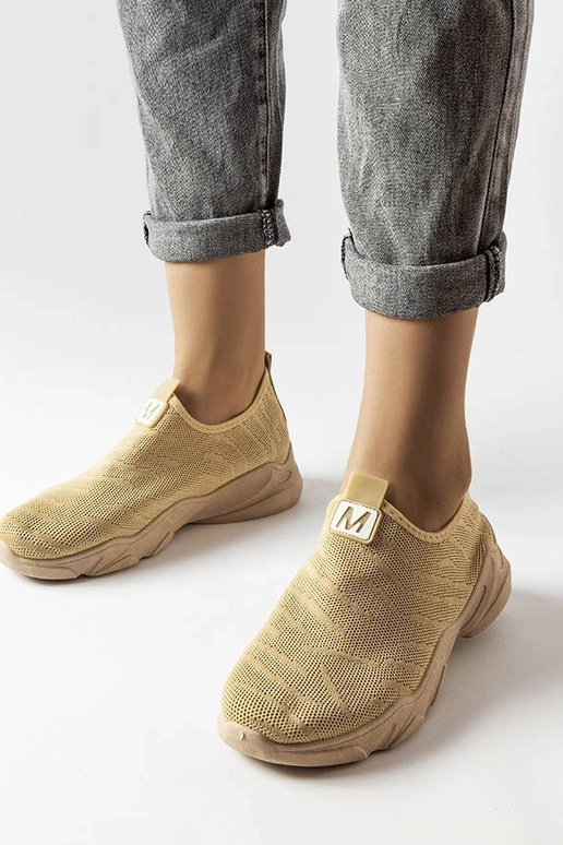 Tumebeeži kangast naiste... Tumebeeži kangast naiste...