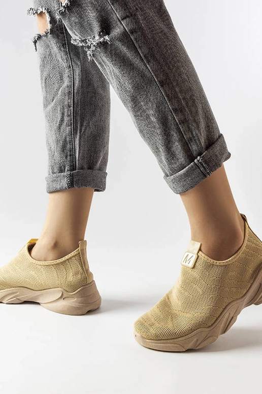 Tumebeeži kangast naiste... Tumebeeži kangast naiste...