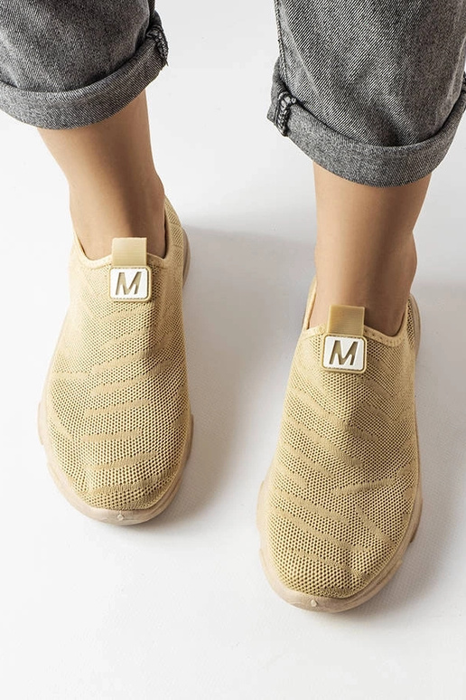 Tumebeeži kangast naiste... Tumebeeži kangast naiste...