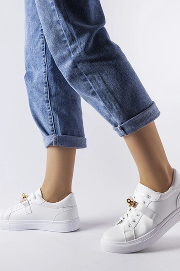 Valged tossud kuldse...