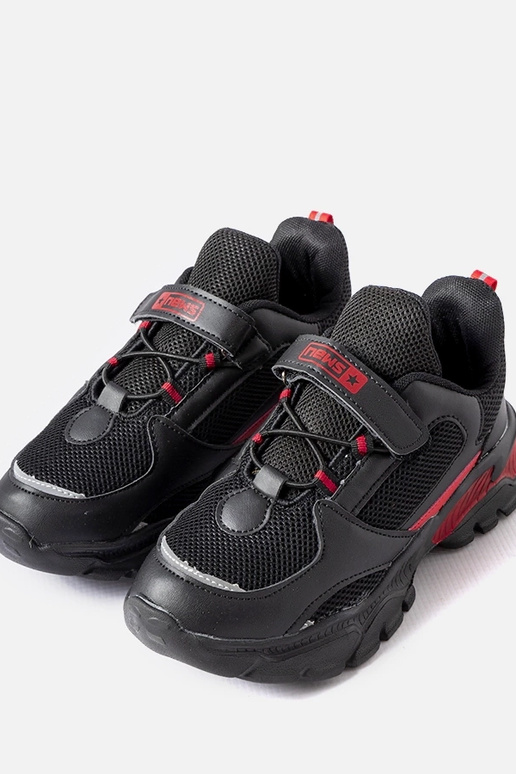 Mustad-punased spordijalatsid...