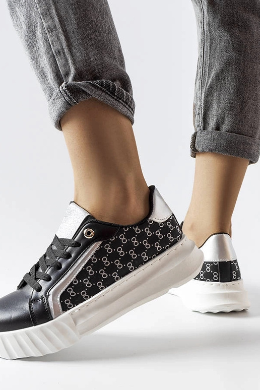 Mustad Giuseppe platvormiga tossud Mustad Giuseppe platvormiga tossud