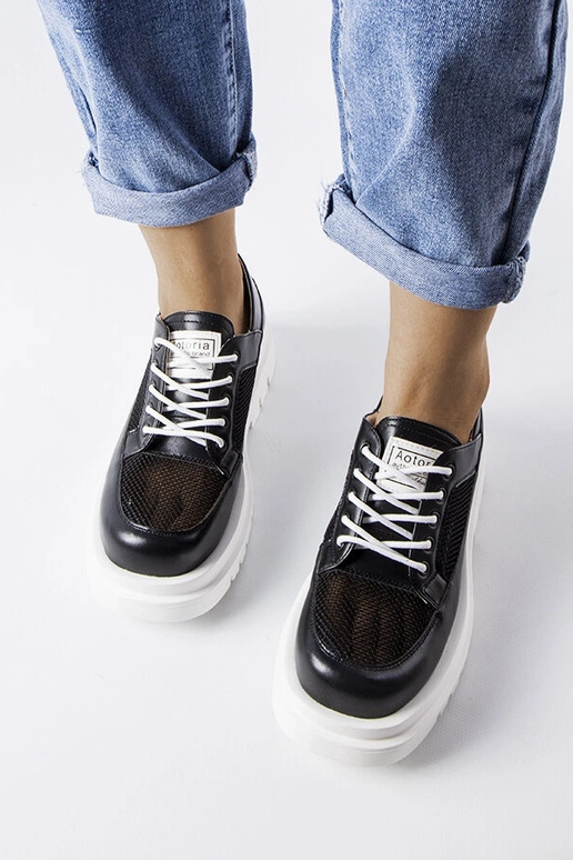 Mustad ažuursed massiivsed Tasmini...