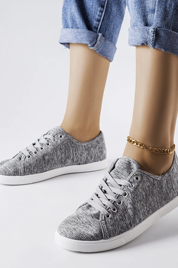 Hallist kangast tossud Razan