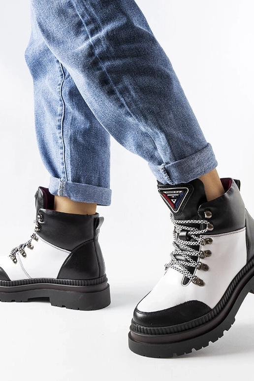 Solofra must-valged soojustusega saapad