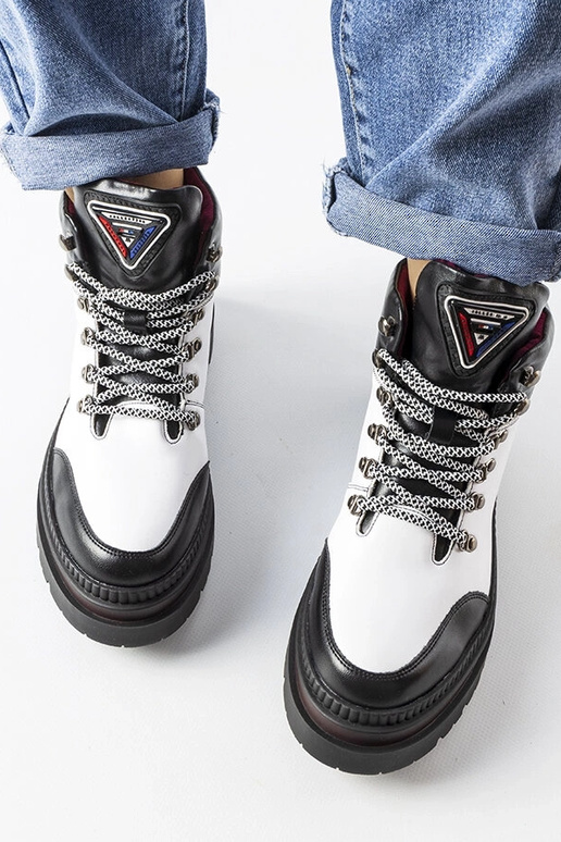 Solofra must-valged soojustusega saapad