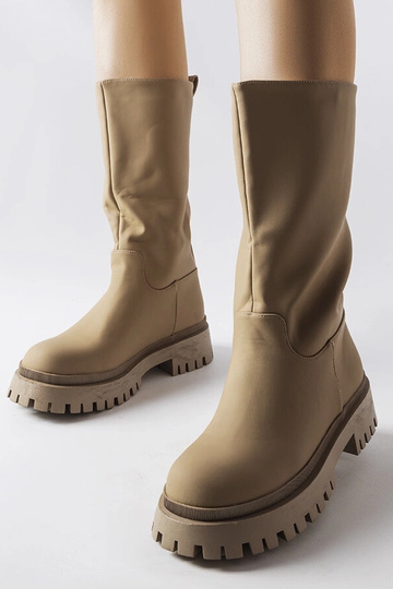 Pruunid mattpinnaga kõrged...