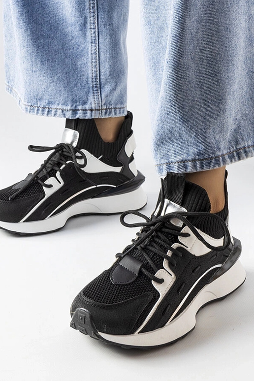 Mustvalged stiilsed tossud Begins