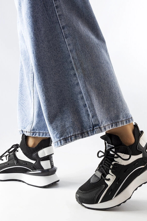 Mustvalged stiilsed tossud Begins