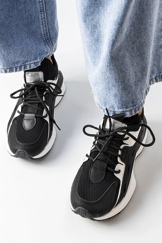 Mustvalged stiilsed tossud Begins