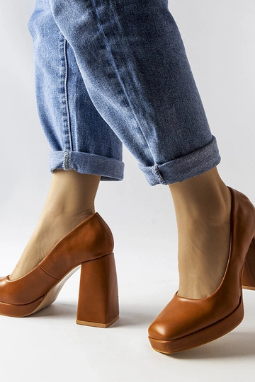 Pruunid Mailly kõrge...