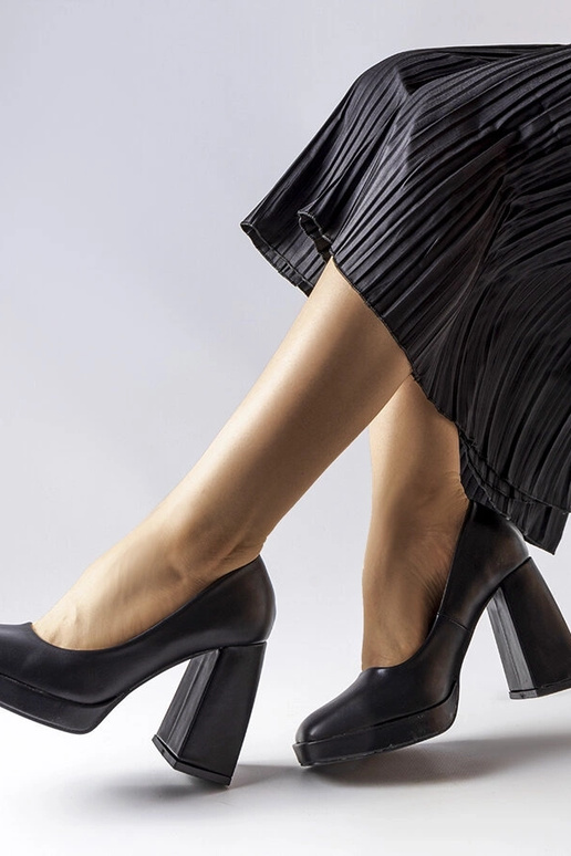 Mustad Mailly kõrge kontsaga pumbad