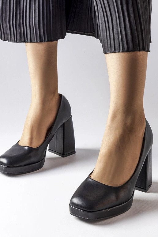 Mustad Mailly kõrge kontsaga pumbad