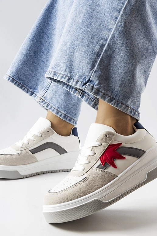 Valged sportlikud kingad kunstnahast...