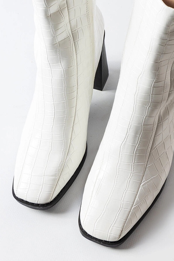 Belluci valged poolsaapad... 2