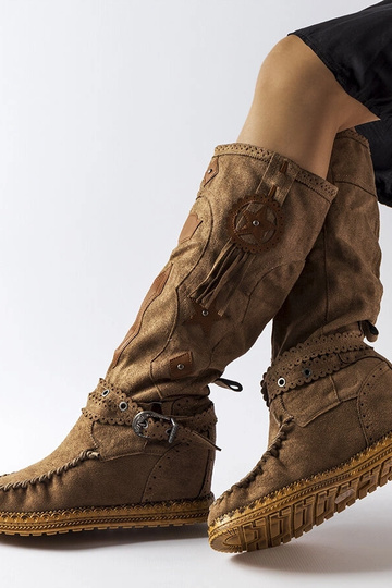 Tumepruunid boho saapad...