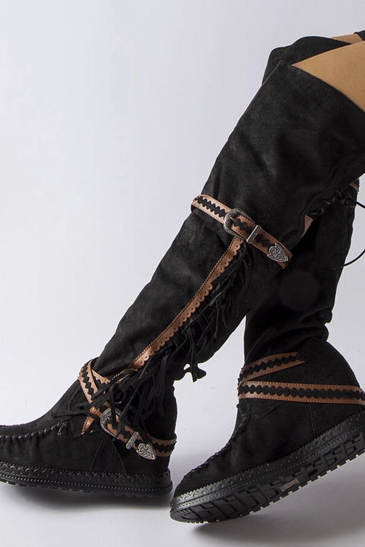 Mustad kiilsaapad Novella