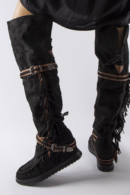 Mustad kiilsaapad Novella