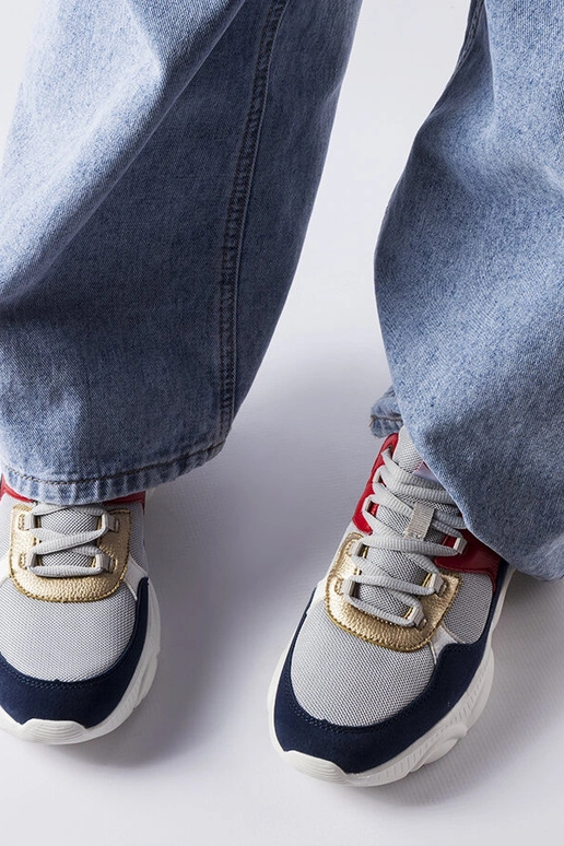 Naiste hallid spordijalatsid...