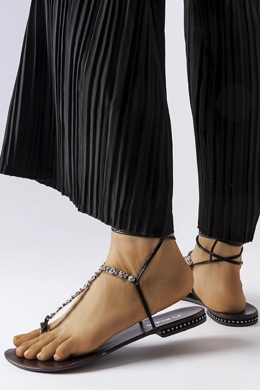 Mustad sandaalid tsirkoonikividega,...