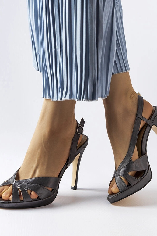 Alpakahallid kõrge kontsaga sandaalid