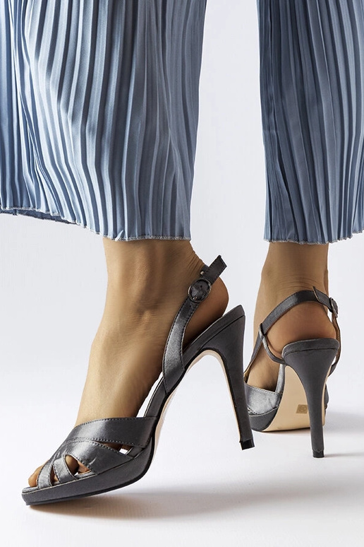 Alpakahallid kõrge kontsaga sandaalid