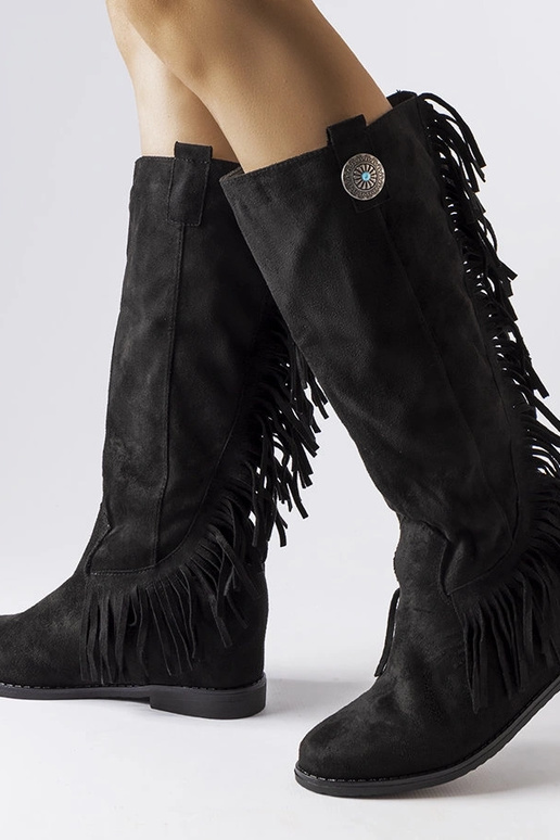 Mustad saapad kaetud kiiluga Lecore