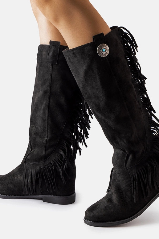 Mustad saapad kaetud kiiluga Lecore