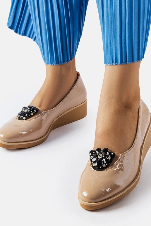 Mellori kaunistusega beežid...