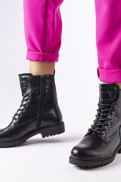 Mustad soojustusega Aileni saapad