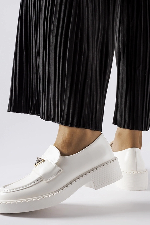 Valged naiste jalatsid Milne