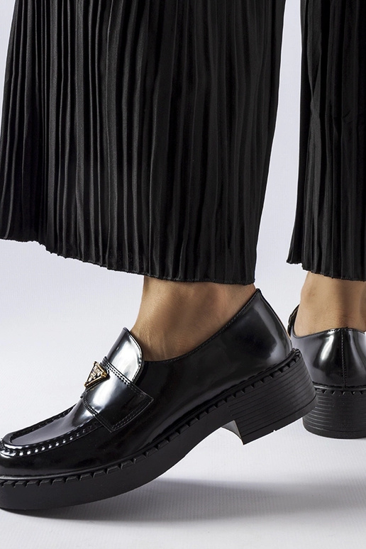 Mustad naiste jalatsid Milne