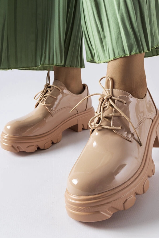 Kelly beežid lakknahast kingad