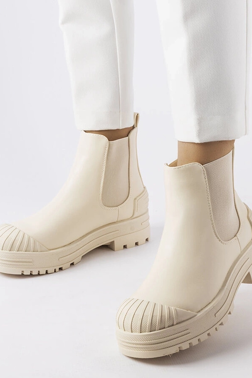 Beežid kummist vahetükkidega töötajad...