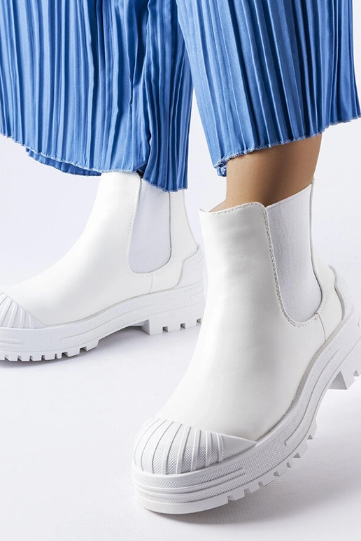 Kummist sisestustega valged Lange...