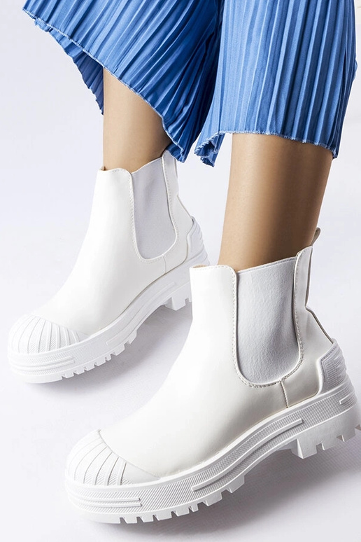 Kummist sisestustega valged Lange...