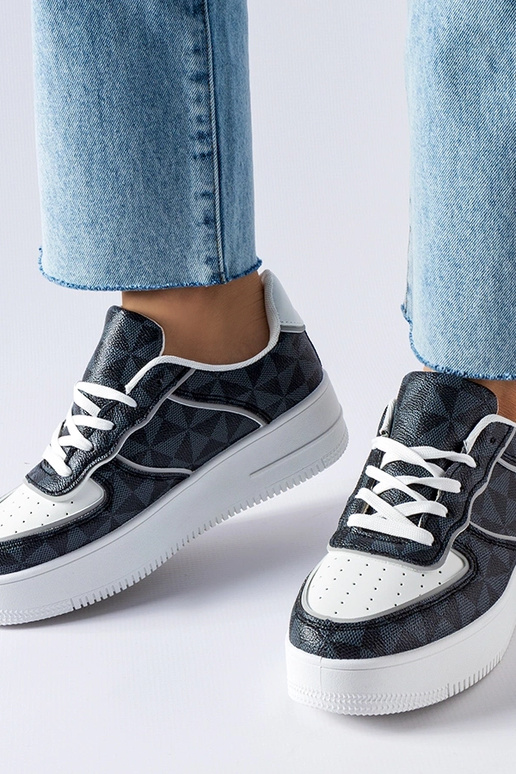 Mustad tossud, mis on kaunistatud... Mustad tossud, mis on kaunistatud...