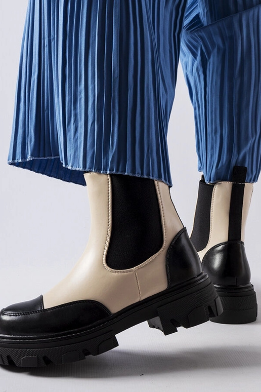 Albany mustad ja beežid libisevad saapad