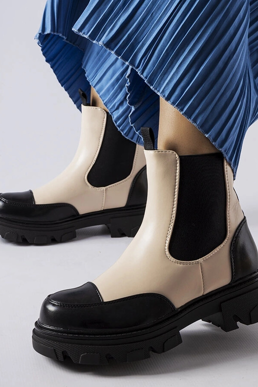 Albany mustad ja beežid libisevad saapad