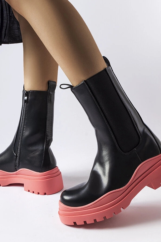 Musta värvi poolsaapad värvilise...