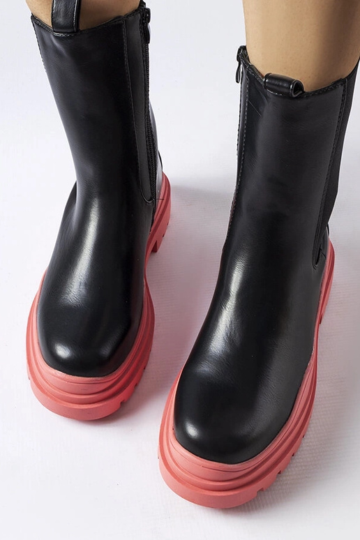 Musta värvi poolsaapad värvilise...