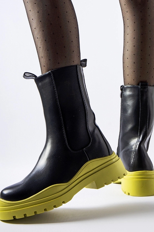 Musta värvi poolsaapad värvilise...